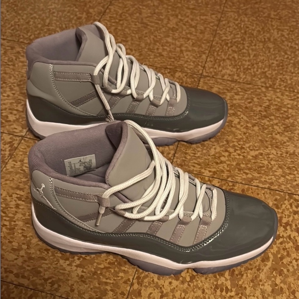 Jordan 11 “Cool grey” Relisted read description
